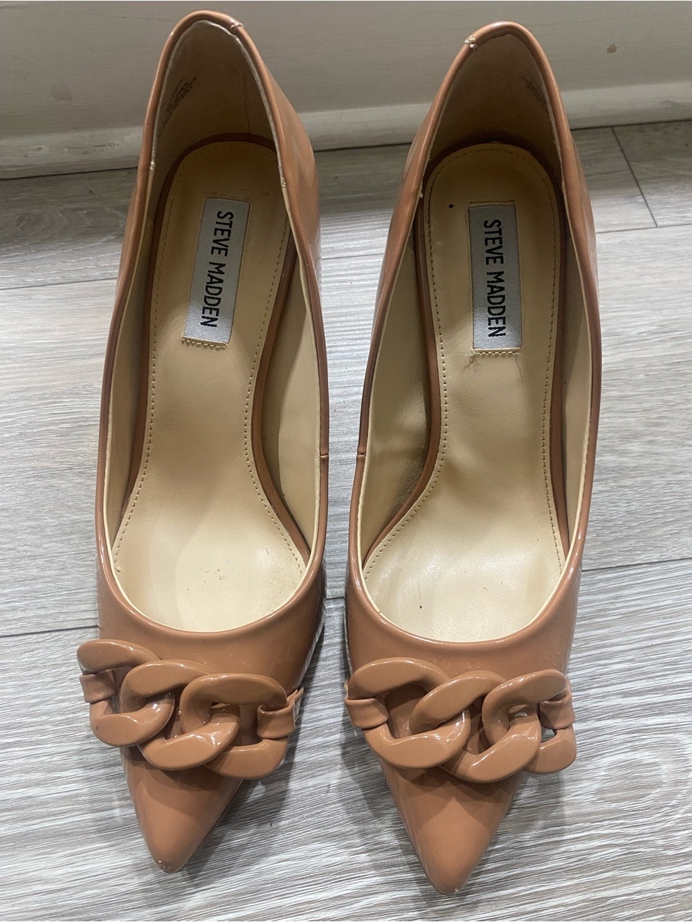 Steve Madden Tan Patent Pointed Toe Pumps with Chunky Chain